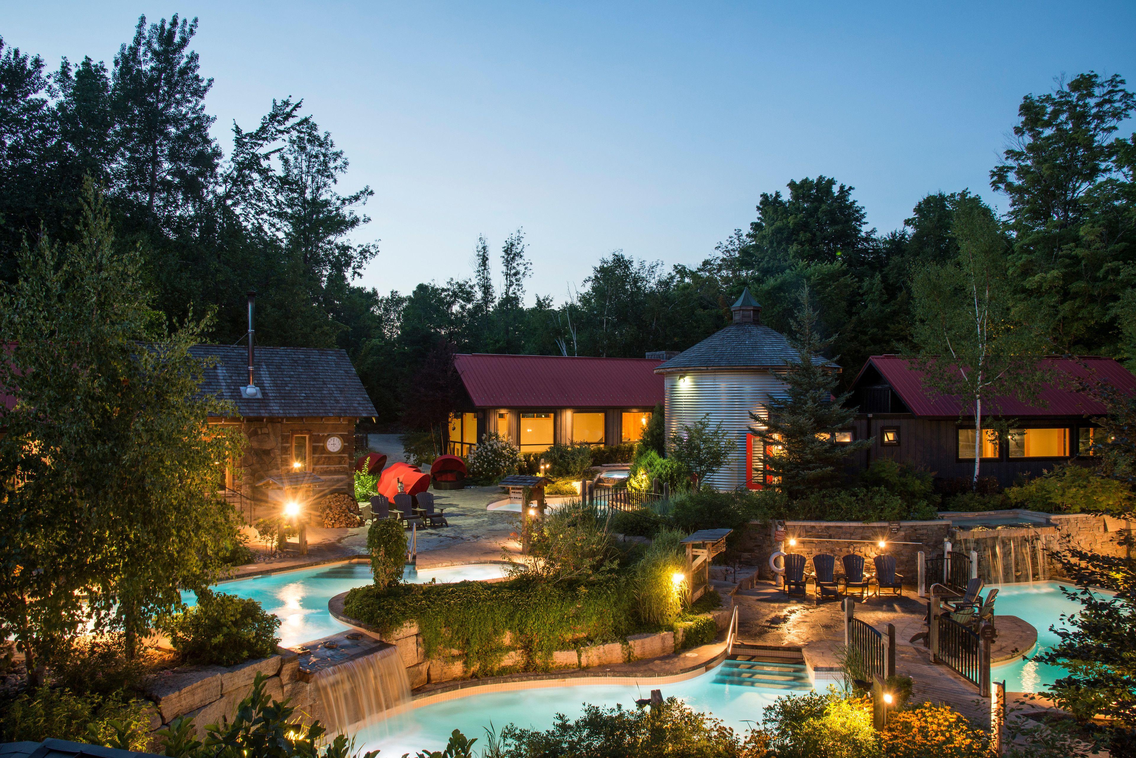 BLUE MOUNTAIN INN | ⋆⋆⋆ | BLUE MOUNTAINS, CANADA | SEASON DEALS FROM $271